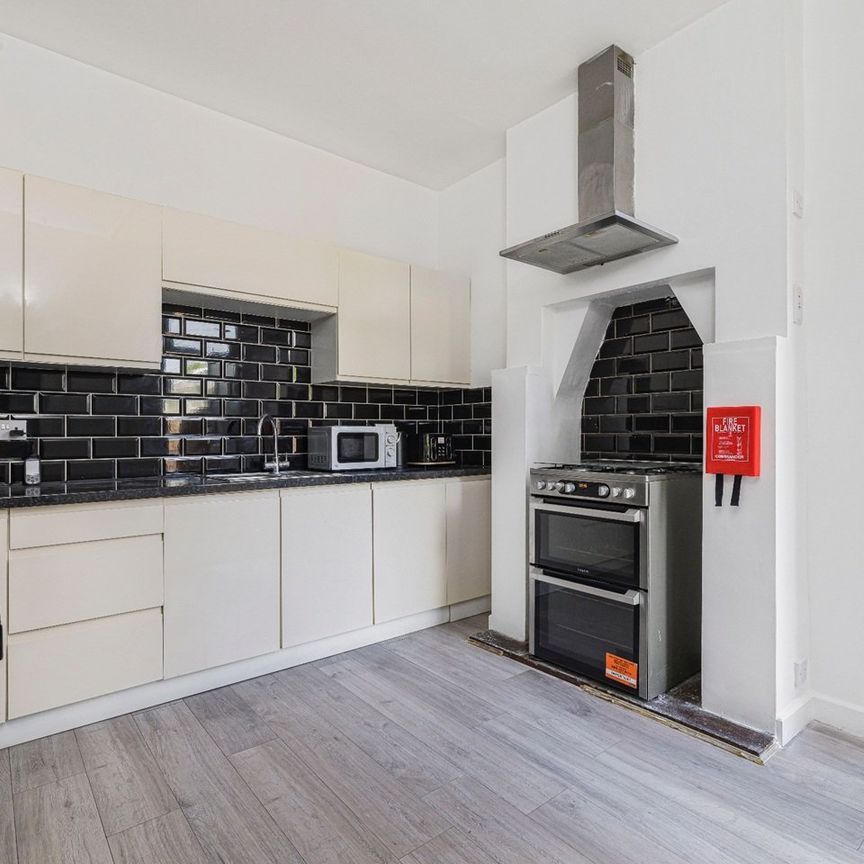 Room in a Shared House, Richmond Road, CR7 - Photo 1