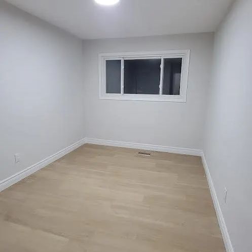 83 THICKSON ROAD N - Photo 1