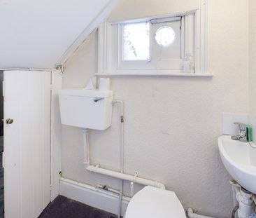 1 bedroom in a house share to rent - Photo 6