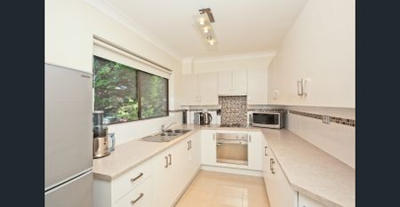 Modern, Light-Filled Apartment - Photo 2