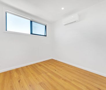 Brand new Designer 3 bedroom townhouse with study - Photo 1