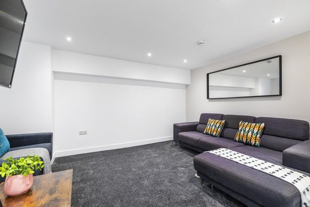 6 bedroom house to rent - Photo 1