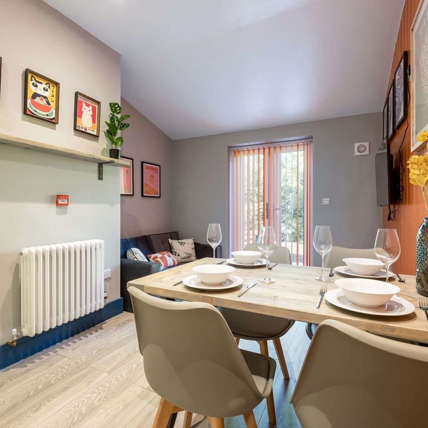 OX Living is proud to present this high-quality 6-bedroom co-living property, perfect for working professionals looking for stylish, stress-free living. Room 2 - Photo 1