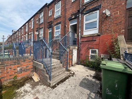 3 bedroom terraced house to rent - Photo 2