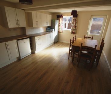 1 bedroom in a house share to rent - Photo 3