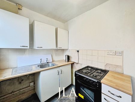 2 bed terraced house to rent in Richmond Road, Leicester, LE2 - Photo 2
