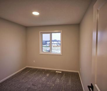 3 & 1 Bedroom Duplex Style Homes in Spruce Grove - SF198 - Photo 2