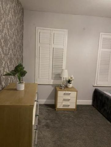 4 bedroom end of terrace house to rent - Photo 2
