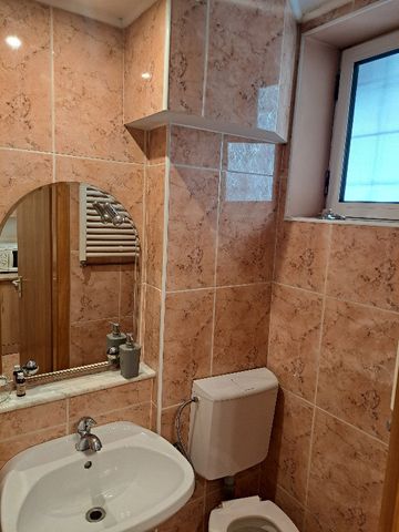 Inchiriez garsoniera, Deva,langa Primarie, etaj 1, pentru BIROU - Photo 5