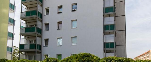Wir sanieren für Sie! Moderne 2-Raum Wohnung mit Aufzug und großzügigem Balkon. - Foto 1
