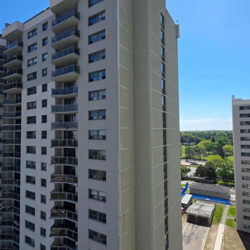 Riviera Suites — 2 Bedroom - Photo 2