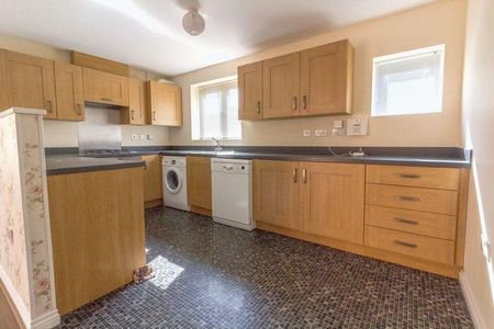 4 bedroom detached house to rent - Photo 4