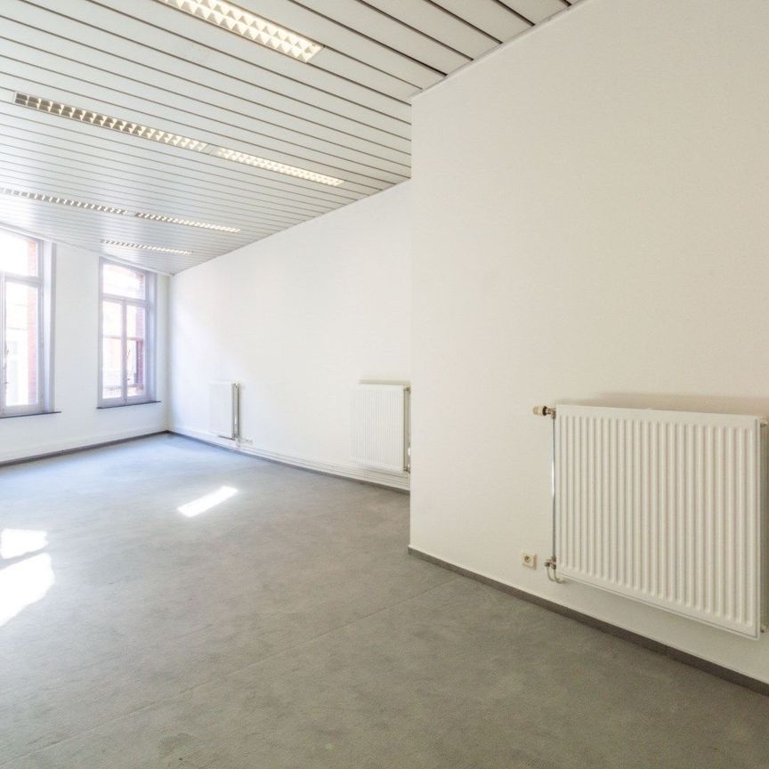 Strategisch TOP gelegen handelswoning met achterhuis! - Photo 1