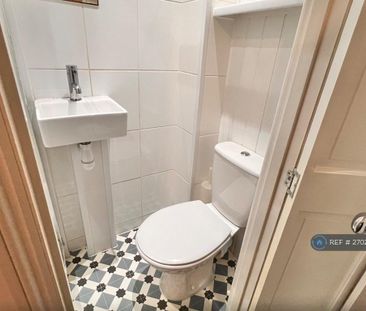 1 bedroom in a house share to rent - Photo 4