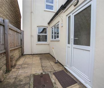 2 bedroom end of terrace house to rent - Photo 1