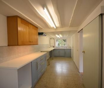 3 bedroom Detached house To Let - Photo 6