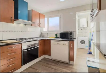 Carrer de les Acàcies, Barcelona, Catalonia 08027 - Photo 4