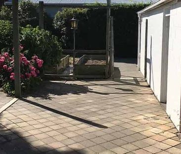 Sunny 3 Bedroom Home - Photo 5