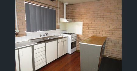 ONE BEDROOM UNIT WITH REVERSE CYCLE SPLIT SYSTEM! - Photo 4