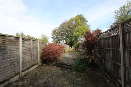 2 bedroom Terraced House to let - Photo 4