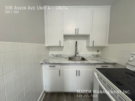 NEWLY RENOVATED 1-BEDROOM/1BATH APARTMENT + HYDRO - Photo 2