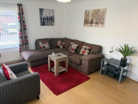2 bedroom flat to rent - Photo 2