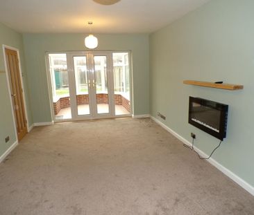 3 bedroom semi-detached house to rent - Photo 2