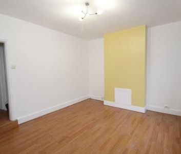 Home Lane - S6 - 3 Bed House - Photo 3