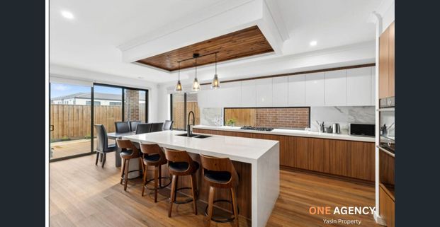 🌿 Modern Living, Elegant Comfort & Prime Convenience 19 Eiffel Avenue, Bonnie Brook VIC 3335 - Photo 1