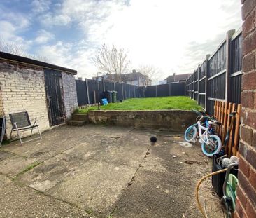 3 Bed Terraced House, Coles Crescent, HA2 - Photo 6