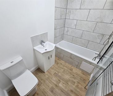 4 bedroom terraced house to rent - Photo 1