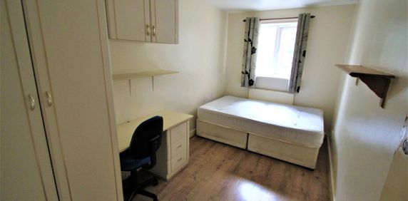 2 Bed Flat, Pennington Court, LS6 - Photo 2