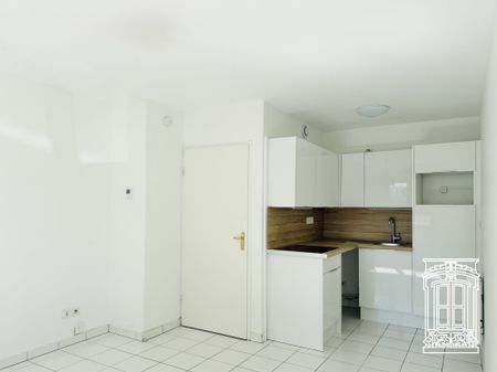 Location Appartement 1 pièce 24m² LYON 8ème - Photo 2