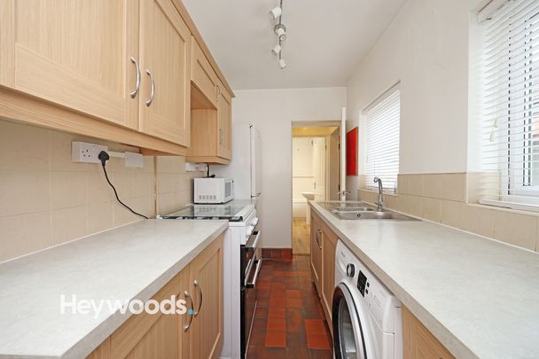 2 bed terraced house to rent in Stubbs Gate, Newcastle, Newcastle-under-Lyme, Staffordshire - Photo 1