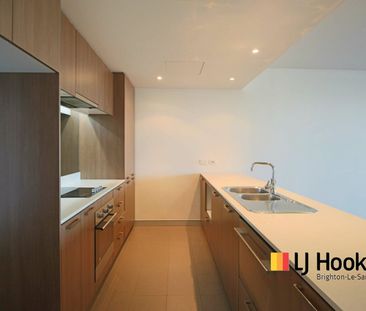 MODERN & SPACIOUS 2 BEDROOM + 2 BATHROOM APARTMENT WITH STUDY NOOK. - Photo 4