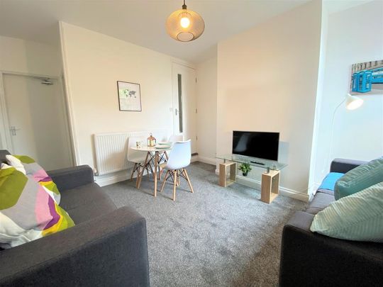 4 bedroom terraced house to rent - Photo 1