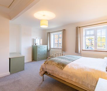 Charming One-Bedroom Cottage - Photo 4