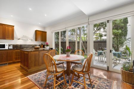 TIMELESS GRANDEUR IN BLUE-CHIP LOCALE - Photo 2