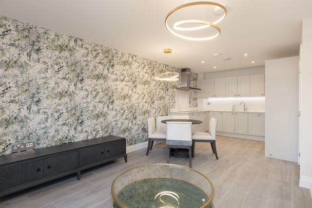 Merrileas Drive, Oxshott, Leatherhead, Surrey, KT22 flat to rent - Photo 1