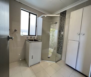 Large 4 Bedroom Brick Home - Photo 3