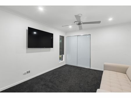 15 Bombala Street, Broadbeach Waters QLD 4218 - House For Rent | Domain - Photo 4