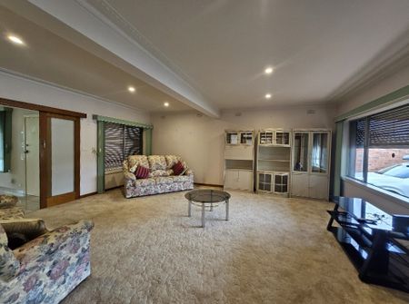 915 Centre Road, Bentleigh East VIC 3165 - House For Rent | Domain - Photo 5