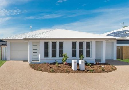 Low-Maintenance Modern Comfort in the Heart of Oonoonba! - Photo 4