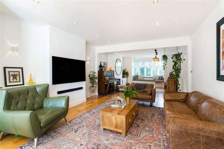 An exceptionally stylish & beautifully extended five bedroom semi-detached 1930's family home situated in Stoke Bishop. - Photo 2