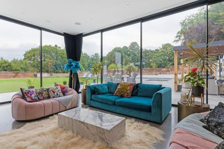 5 bedroom detached house to rent - Photo 4