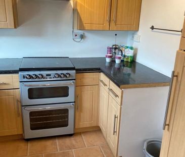 2 Bedroom House - Terraced - Photo 2