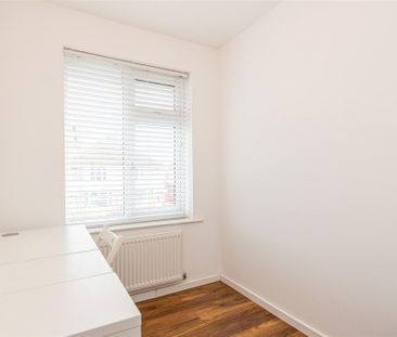 3 bed House - Semi-Detached To Let - Photo 5