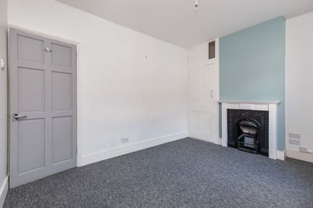 2 bedroom house to rent Sydney Road, Eastbourne, BN22 - Photo 3