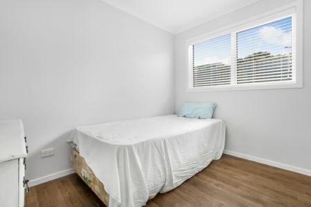 Modern 2 Bedroom - Photo 2