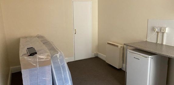 House share to rent - Photo 2